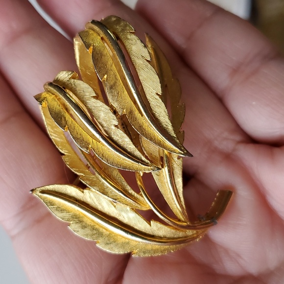 Vintage J.J Jonette Stylized Leaves Goldtone Signed Brooch Pin - Picture 6 of 6